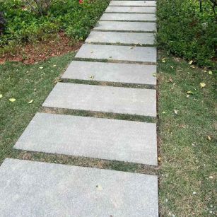 南充 芝麻黑小区踏步、汀步石铺装效果