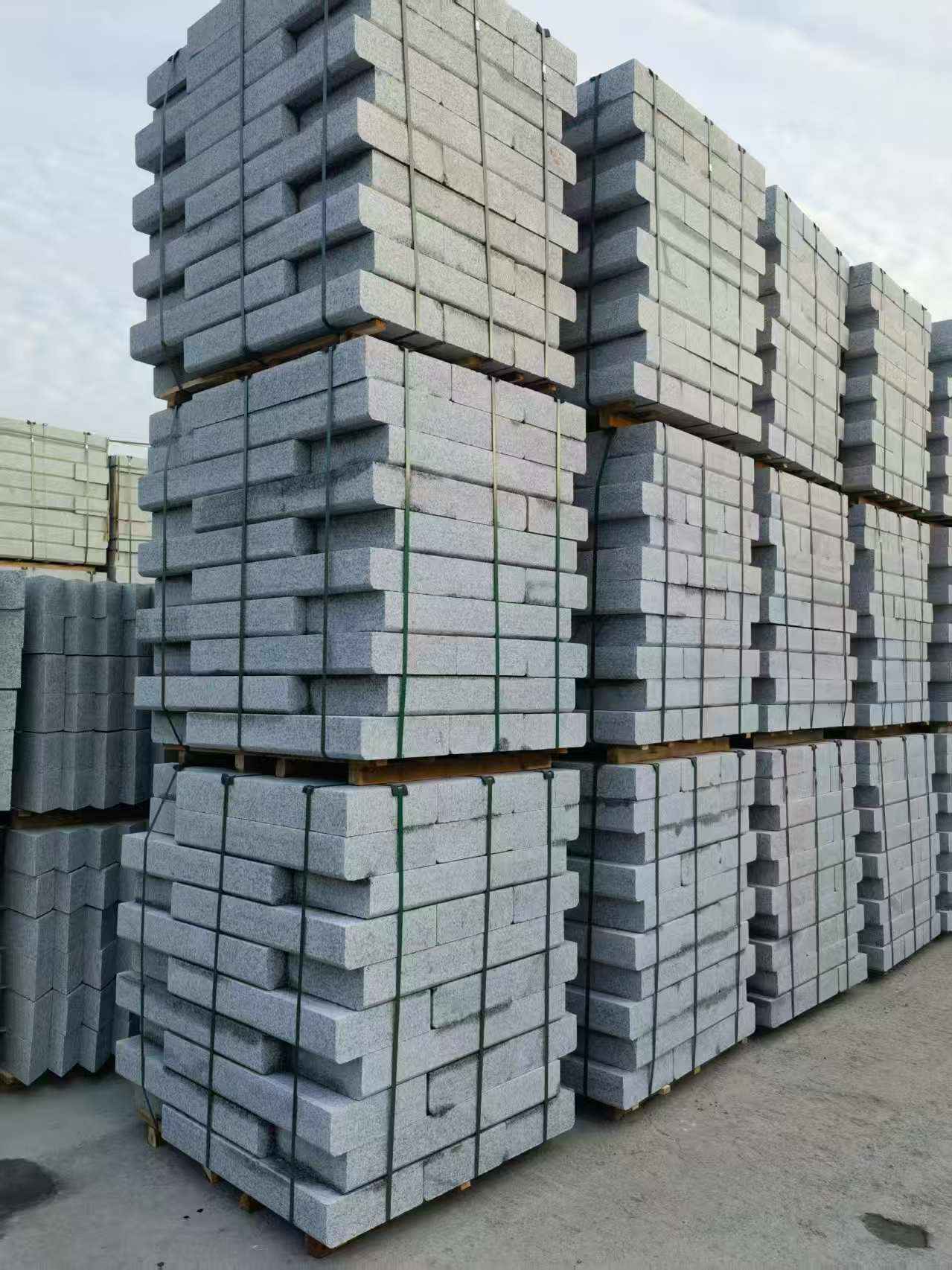 南充 路沿石（路侧石），颜色一致，尺寸标准