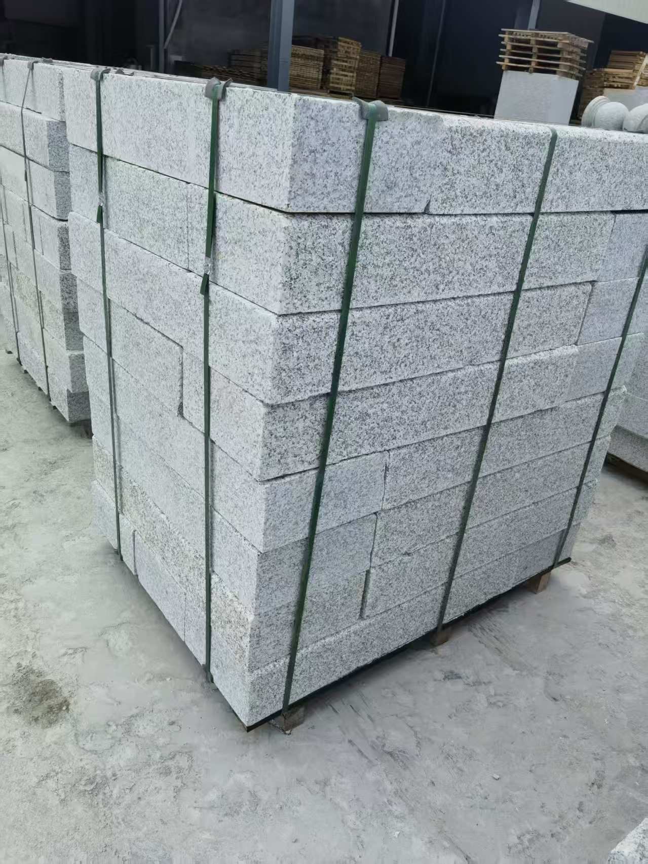 南充 芙蓉白火烧两面路沿石