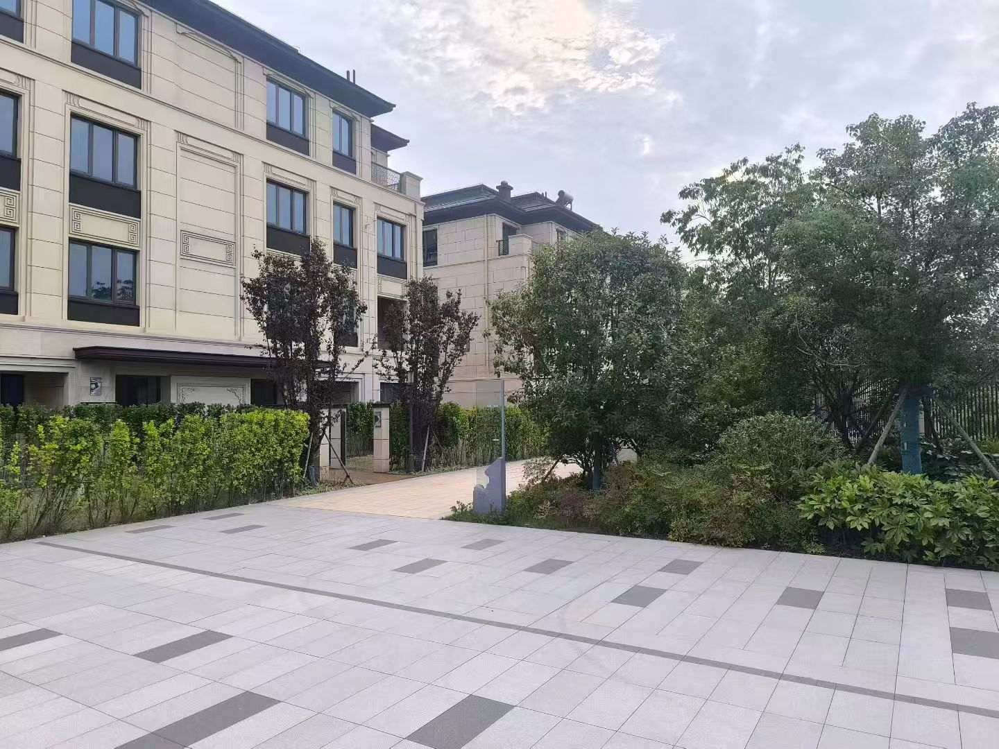 南充 芝麻白与芝麻白搭配铺装，尺寸1200*600